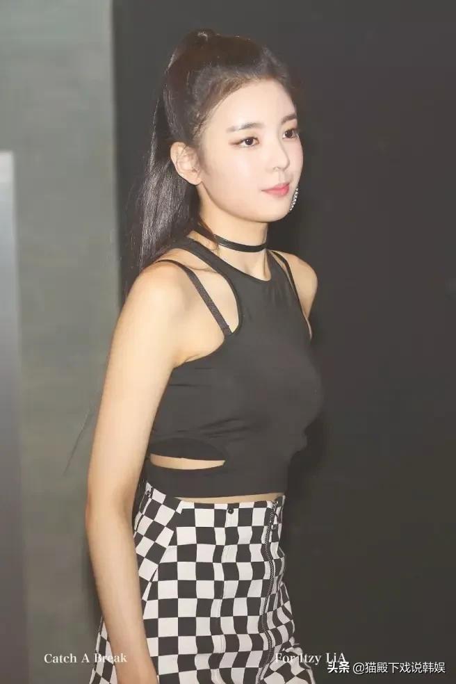 金智媛和泰妍,边伯贤金泰妍同台泰妍领奖