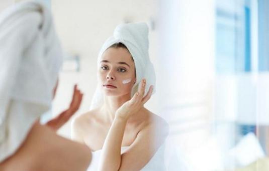 妆前隔离乳跟防晒霜有什么区别,妆前乳隔离防晒霜怎么用才正确呢