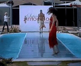 被国人嘲讽，却在国外封神！农村小伙成国际超模，打脸所有嘲笑者