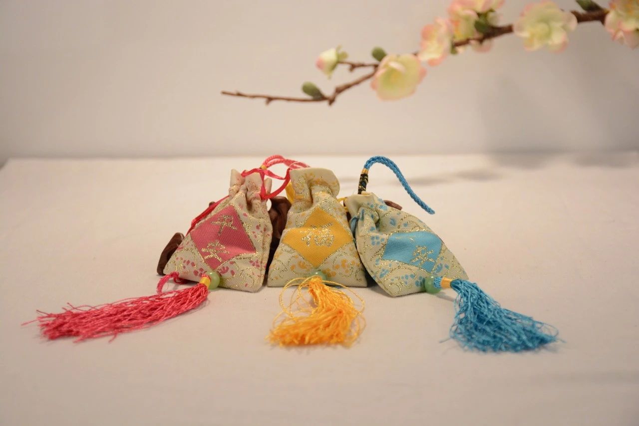 腹有诗书气自华的名句是谁写的,金句腹有诗书气自华