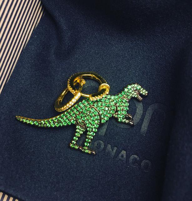 这样送礼物，女神也招架不住啊，也就一顿饭钱搞定。