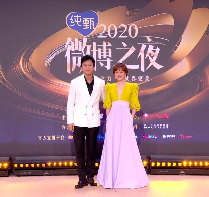 微博之夜杨颖杨幂讨论热巴,微博之夜迪丽热巴与邓超