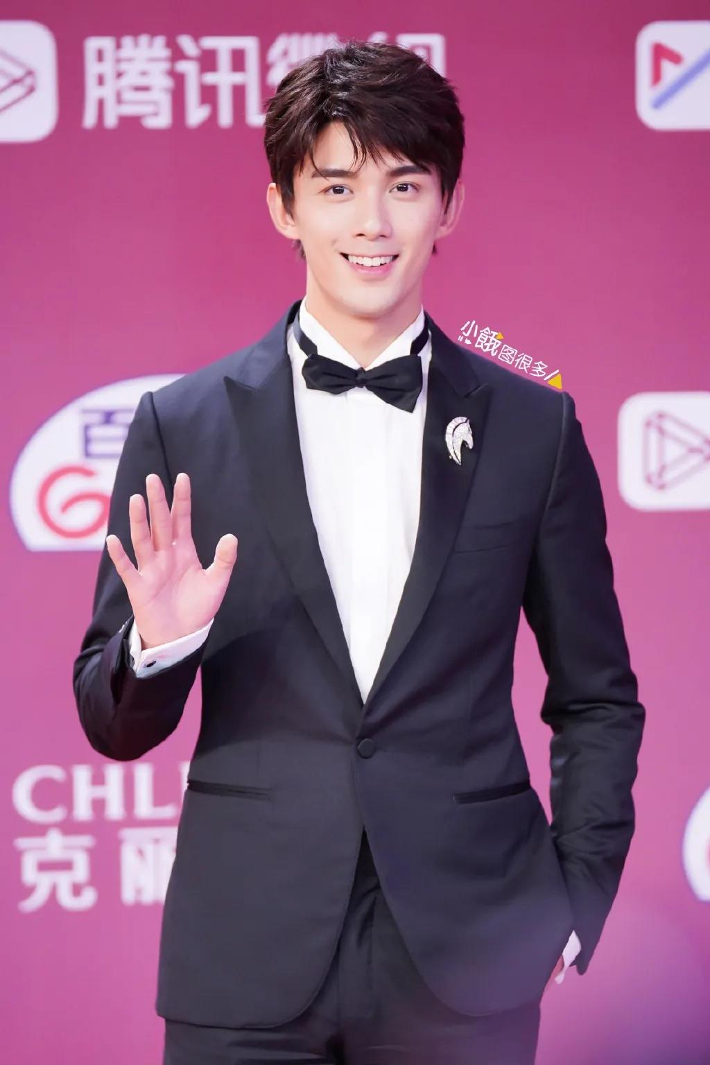 还这么年轻，这神颜小花神颜小生怎么越长越残了…