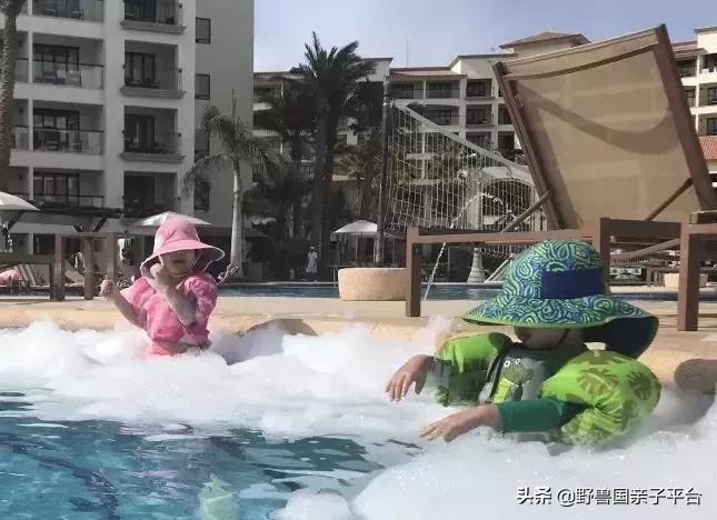 儿童玩水玩沙的正确方法,带小孩去沙滩游泳小技巧