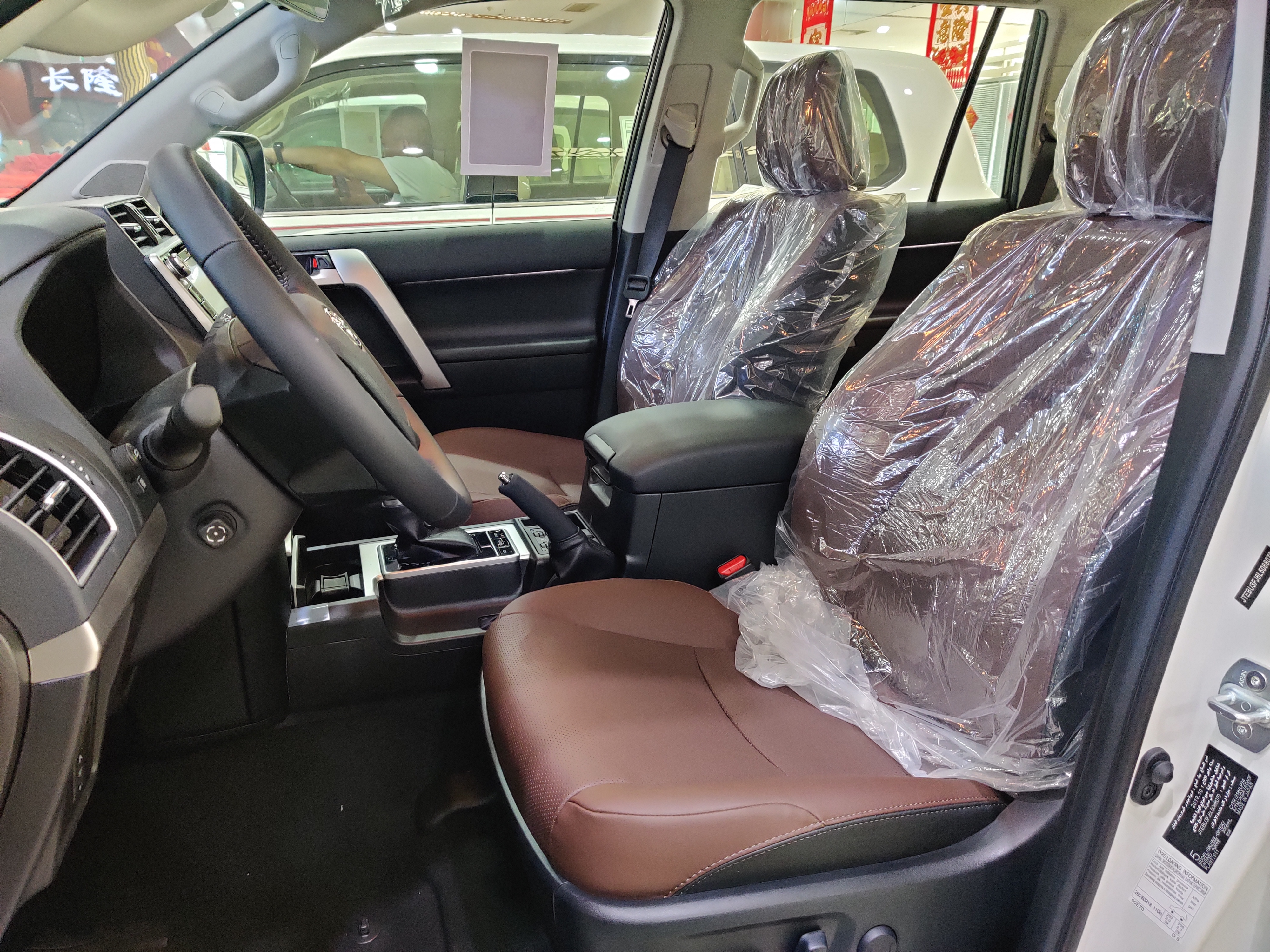 日系suv丰田霸道3.5,顶级丰田越野车兰德酷路泽