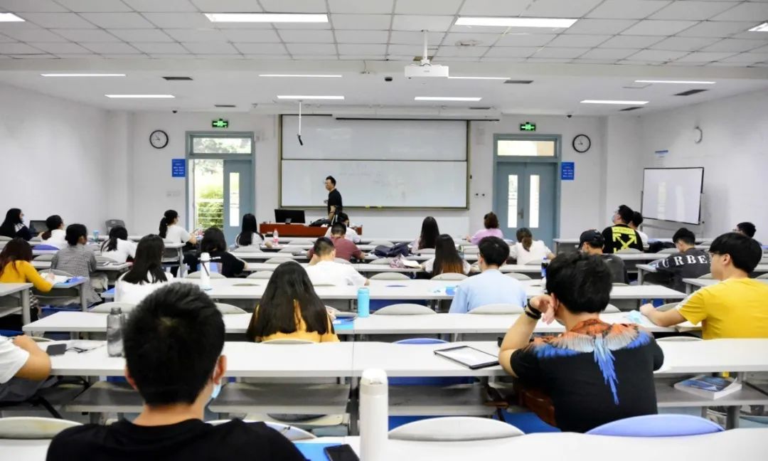 回顾：全面线下复课第一周，这依旧是你熟悉的西财课堂！