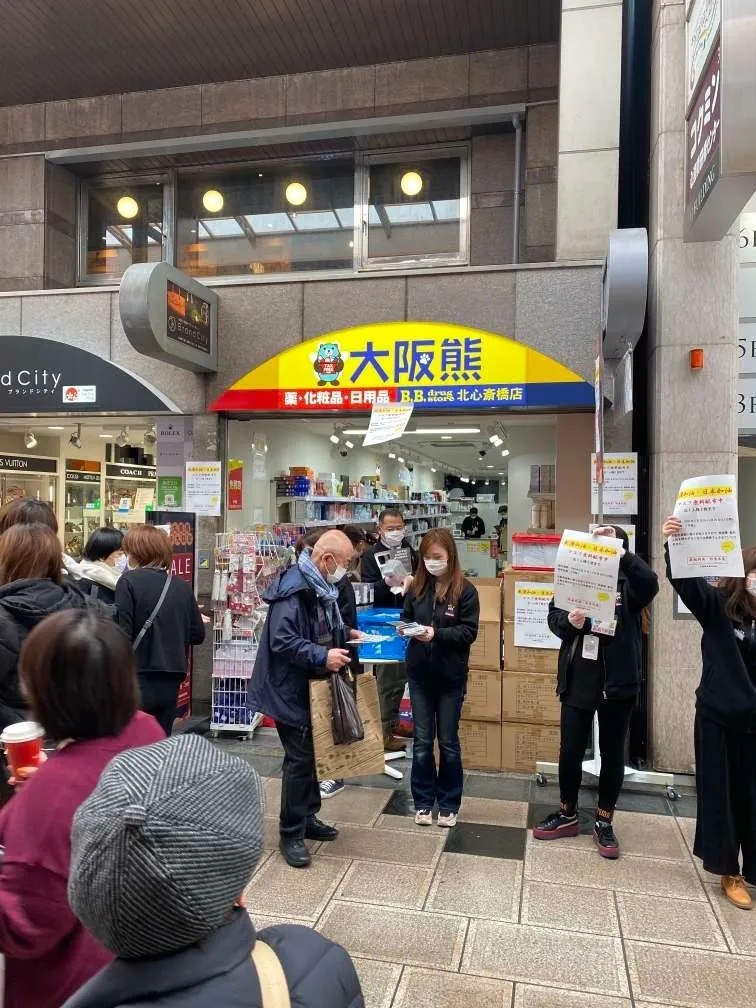 投我以木桃，报之以琼瑶浙商日本街头捐赠2万个口罩