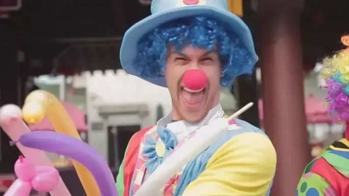 为了集五福，我用女朋友的口红写了个“福”字