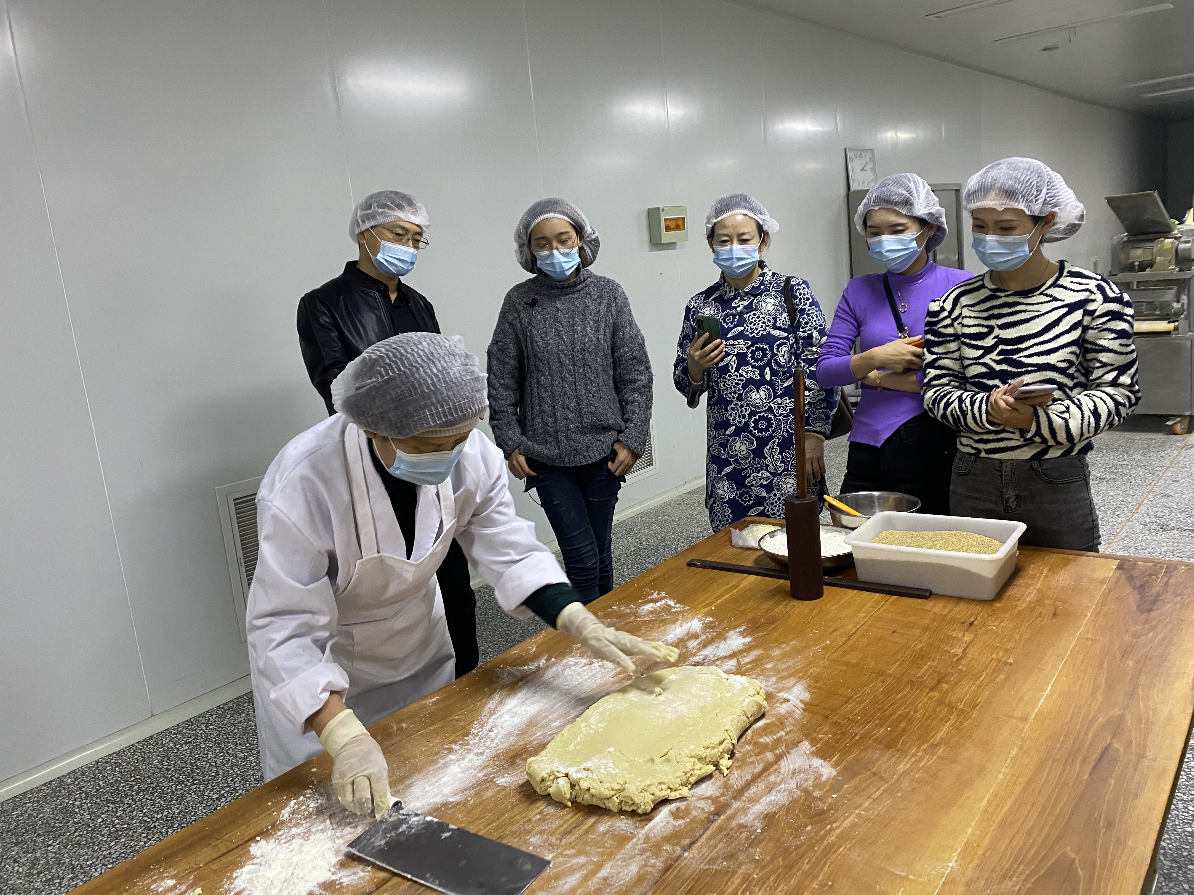 网红打卡团走进潍坊“老字号”，点赞家乡舌尖美食佳酿