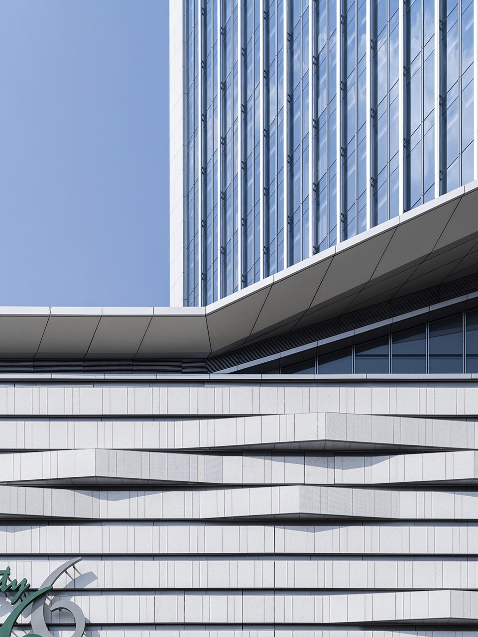 350米高的恒隆广场，昆明第一高楼，提供崭新都市生活体验