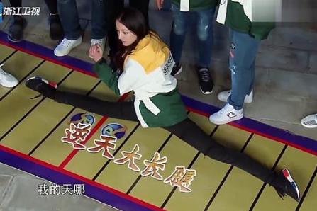 劈叉下不去还要蹲马步,劈叉下不去单腿上不去怎么办