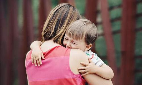宝宝爱说话妈妈该怎么办,宝宝爱发脾气关键还是妈妈