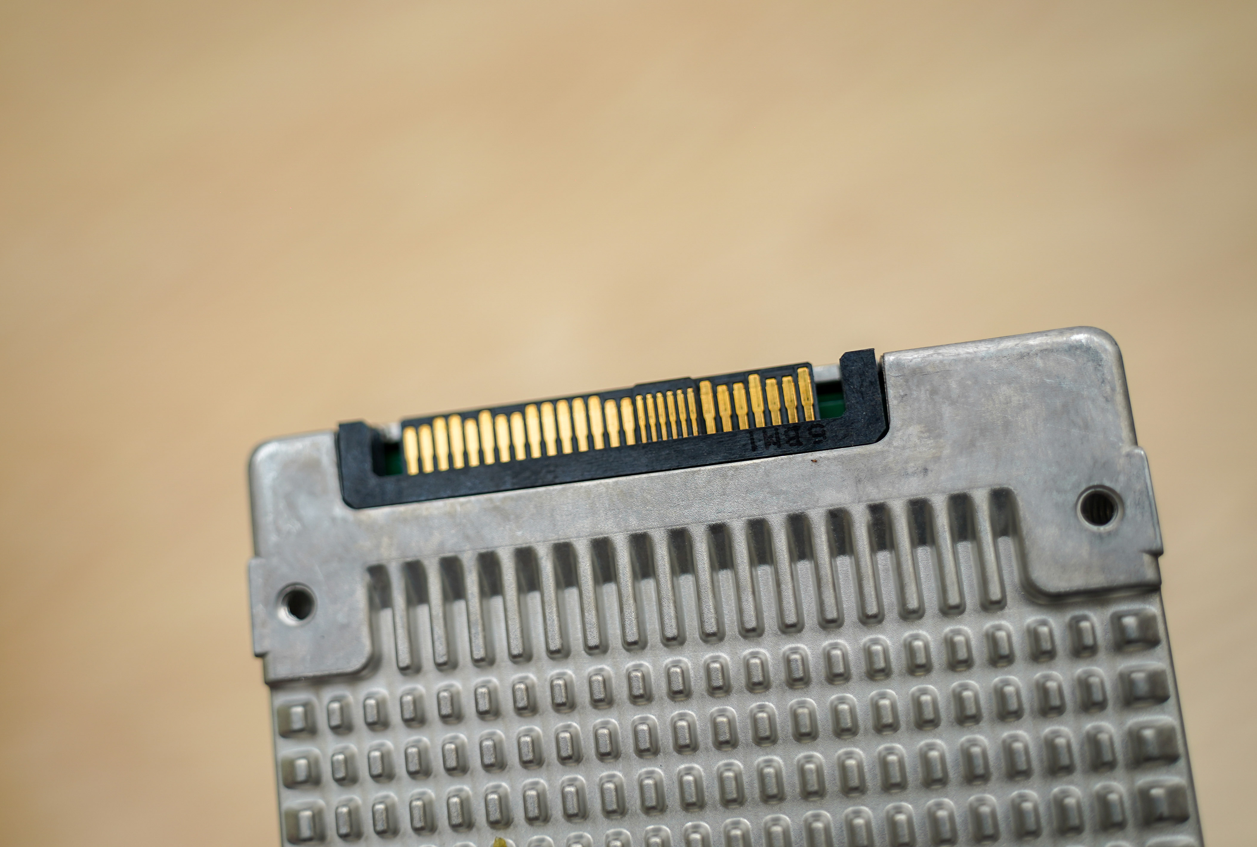 不到一折买到万元的P4600U.2SSD固态硬盘轻松满足万兆NAS缓存