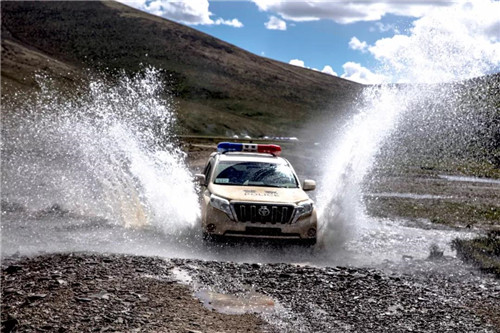 80后的警察已40岁了,80岁老民警