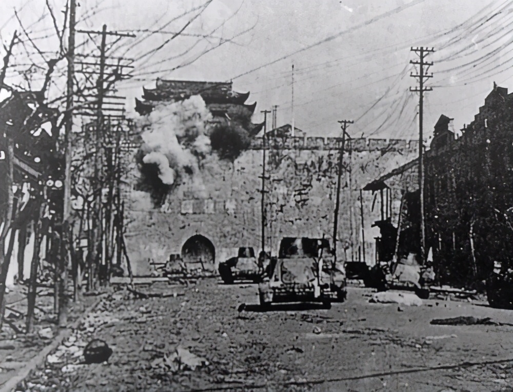 他组建南京国际安全区，救助救济中国难民，曾被两次授勋