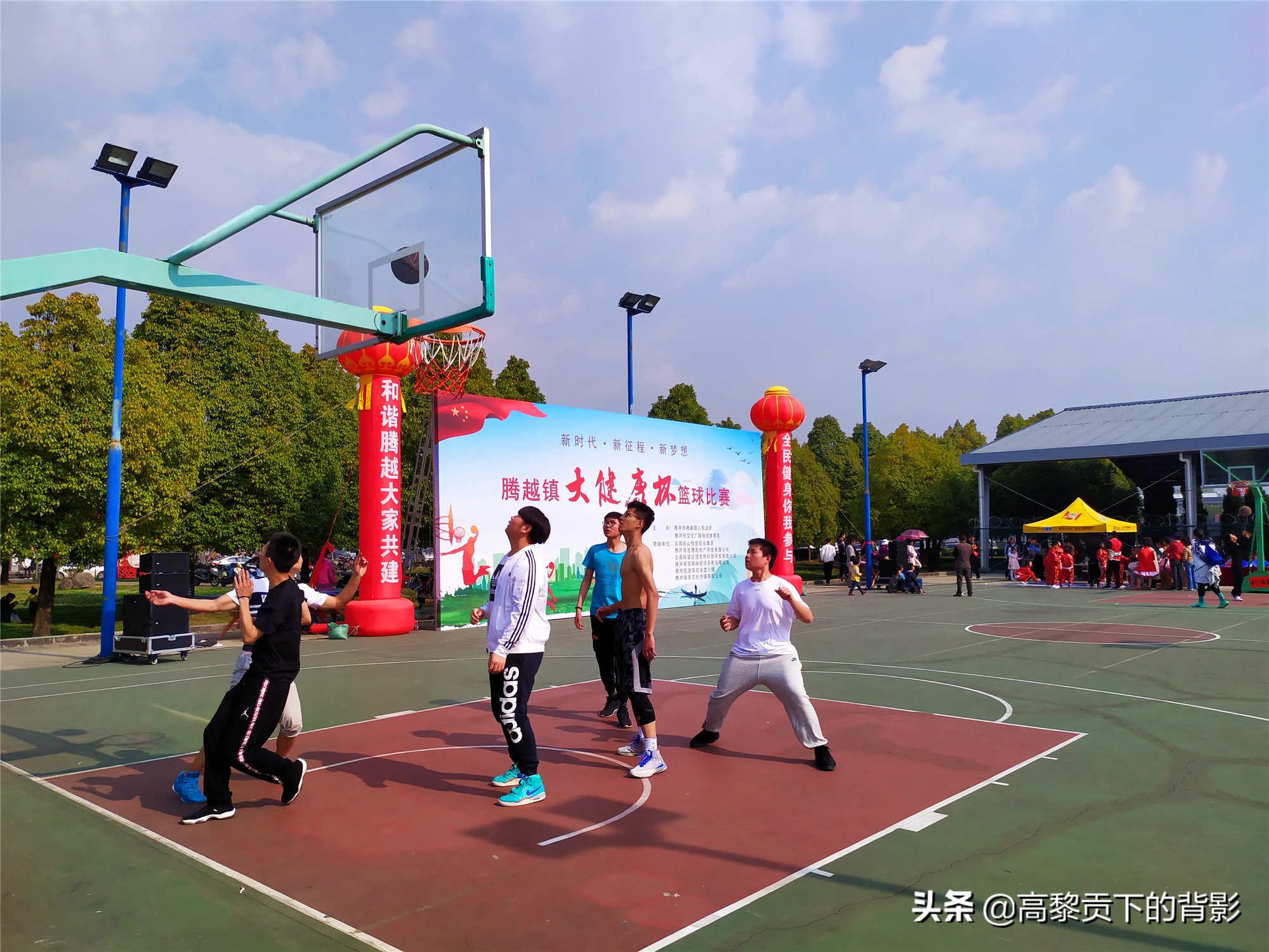云南腾冲偶遇篮球赛顺便看看腾冲的体育设施如何？