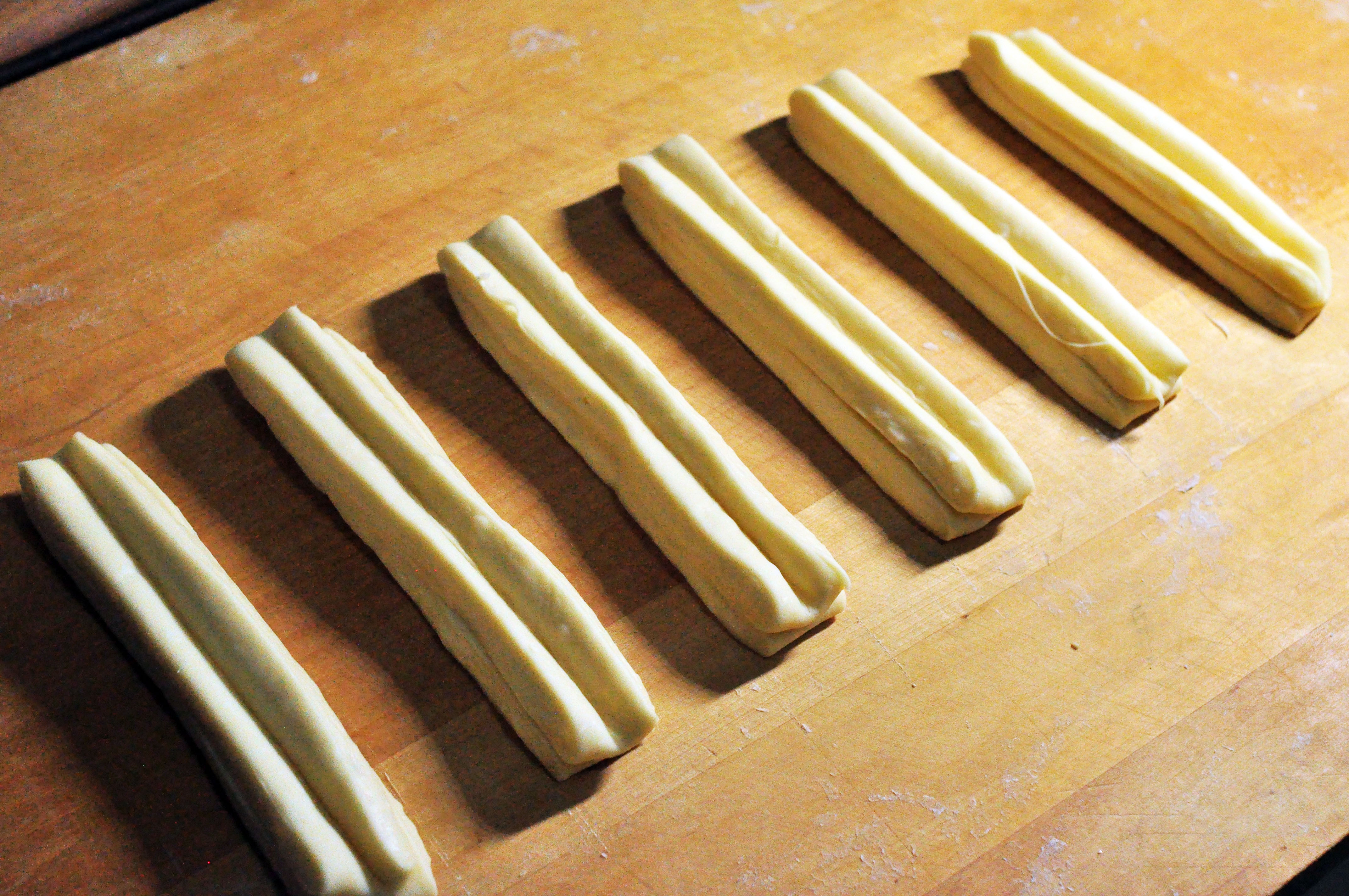 只需两步教你炸出酥脆好吃的油条,在家做一个油炸酥脆的油条