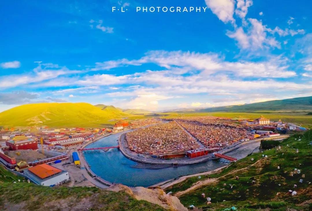 一个被上帝偏爱的地方,一个被上帝遗弃的城市