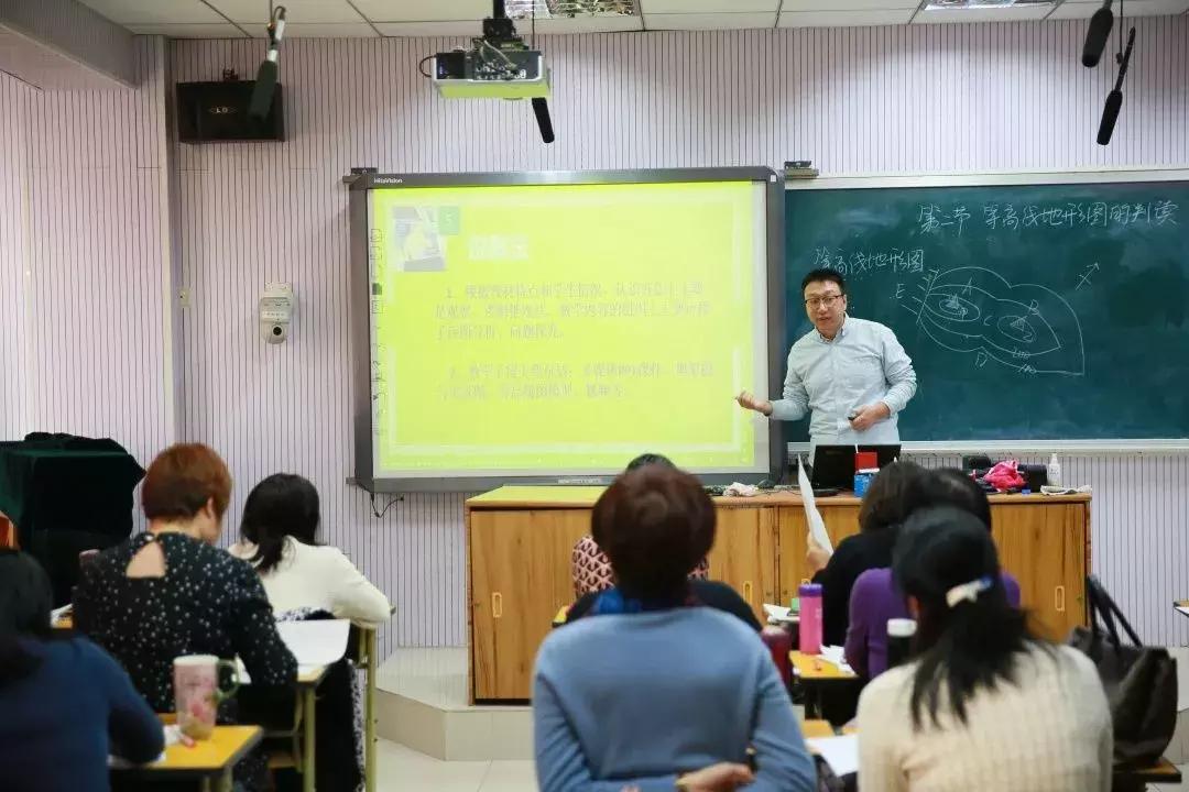 首都师范大学附属红螺寺中学举行青年教师说课及板书设计比赛活动