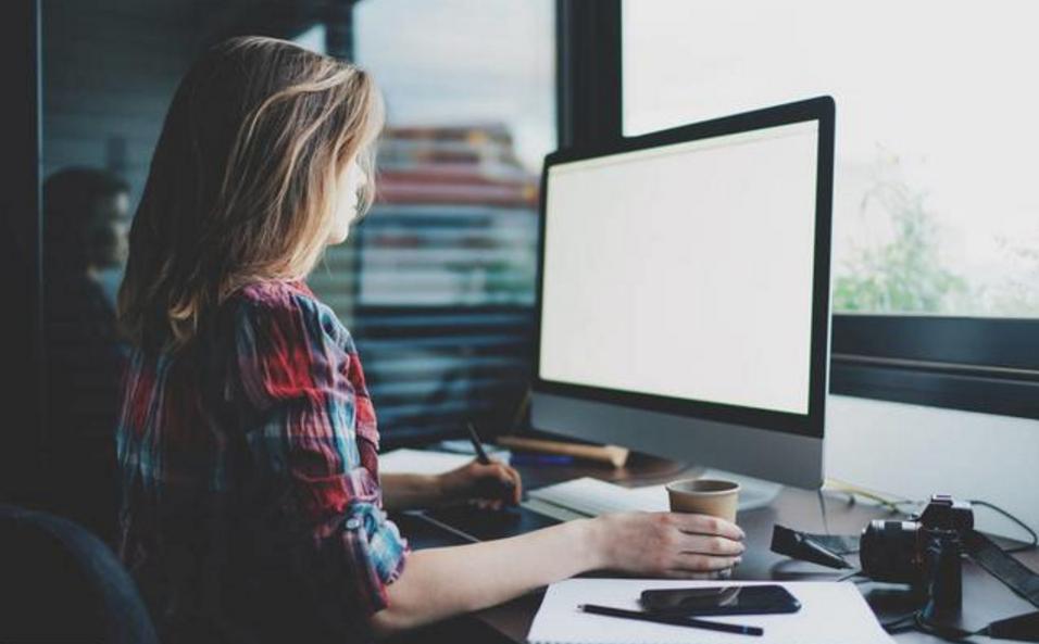 学平面设计要报培训班吗,学平面设计是报培训班还是读职校