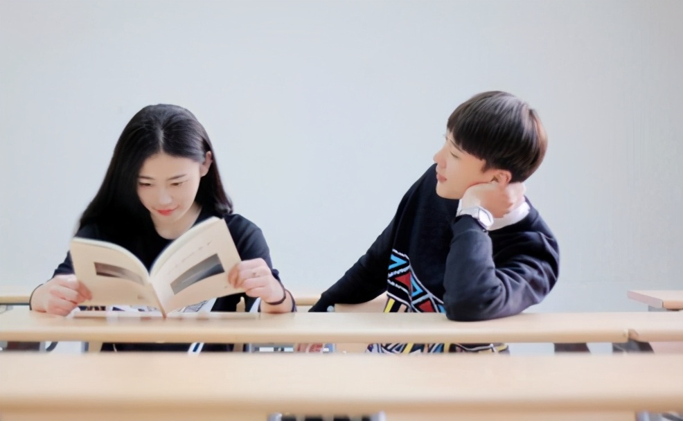 孩子高考早恋应该怎么和孩子沟通,孩子早恋并告诉我了怎么办