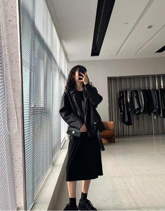 钟丽缇穿搭衬衫配蕾丝吊带,钟丽缇穿露肩上衣秀好身材