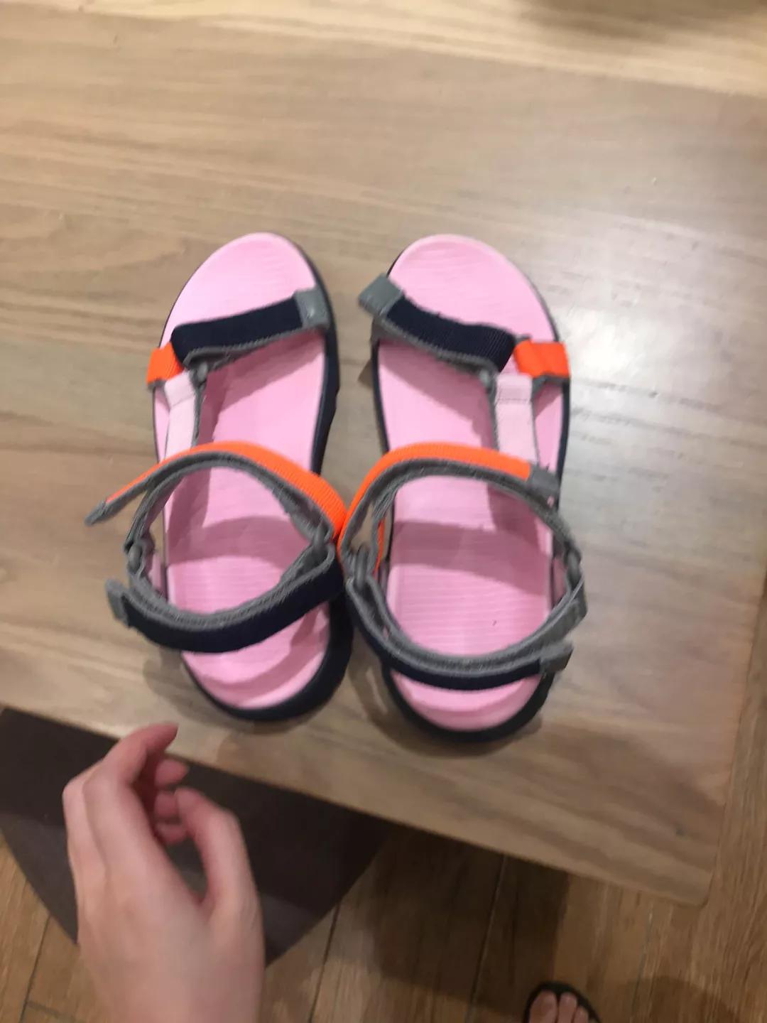 高颜值凉鞋小孩,什么材质的凉鞋鞋底最软