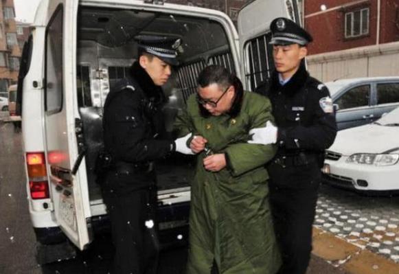 “纤夫哥”尹相杰：从爆红到锒铛入狱，他到底经历了什么？