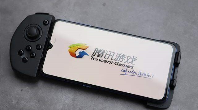 飞智八爪鱼手柄和北通手柄哪个好,飞智和黑鲨的游戏手柄哪个好