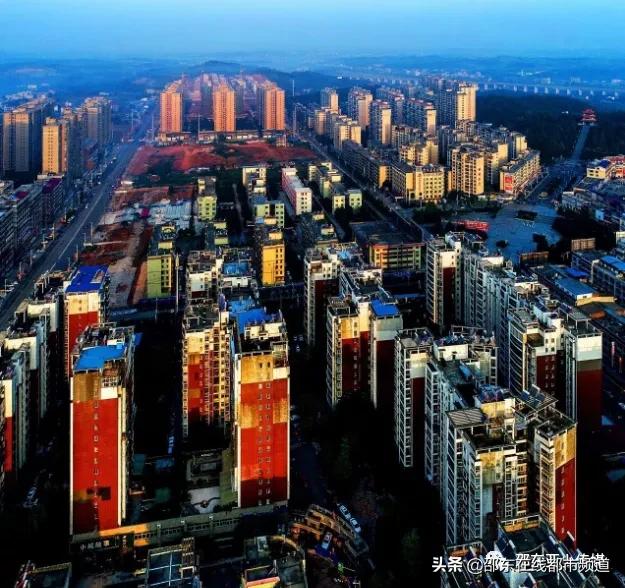 閭典笢澶╁▏鍏瘬閰掑簵,閭典笢澶╅獎鍏瘬閰掑簵