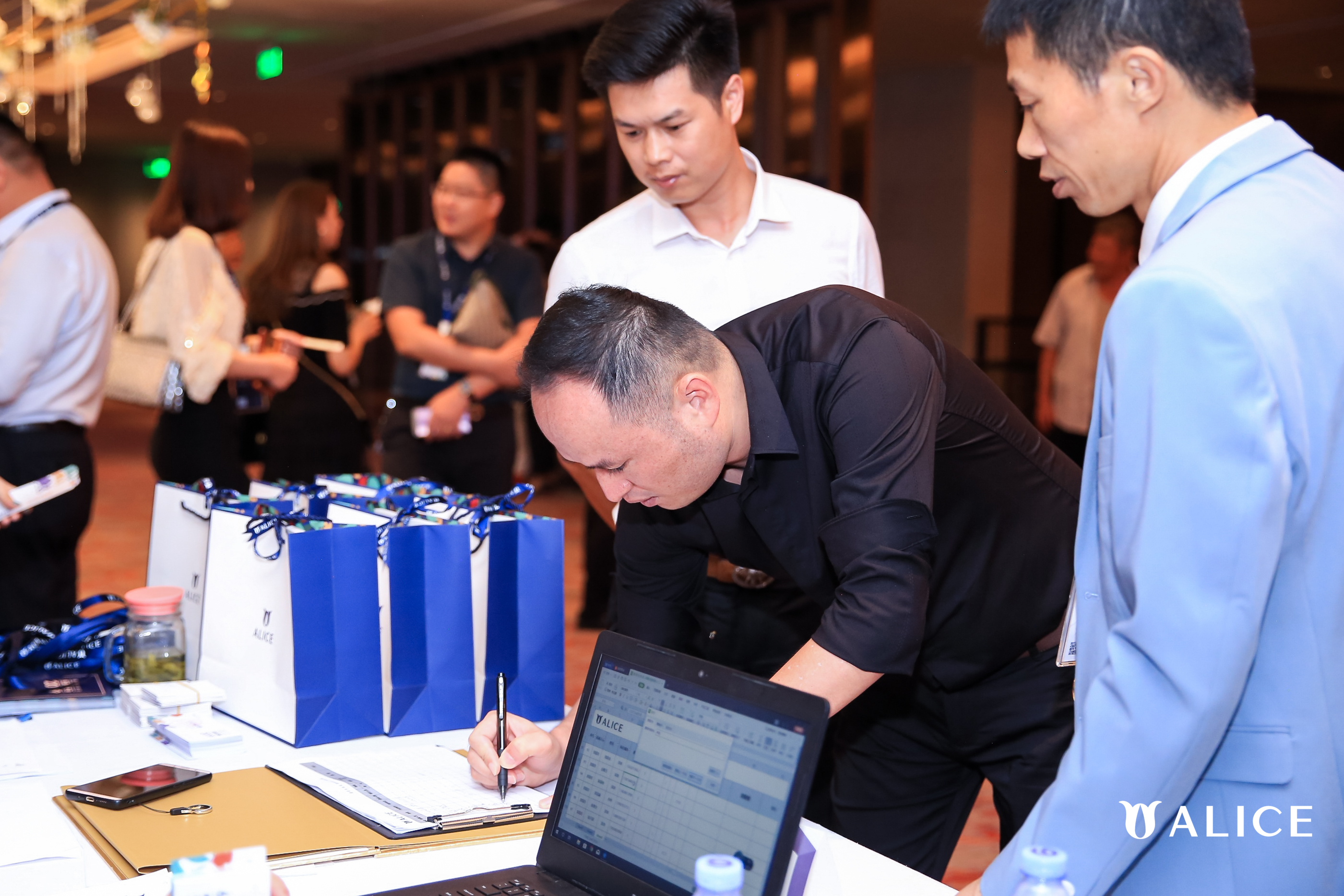 爱丽丝珠宝招商会,爱丽丝珠宝合作品牌