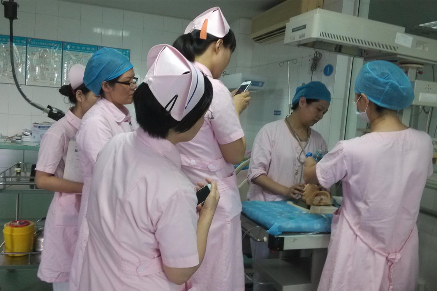 妻子顺产丈夫痛哭,顺产不顺利转剖腹产