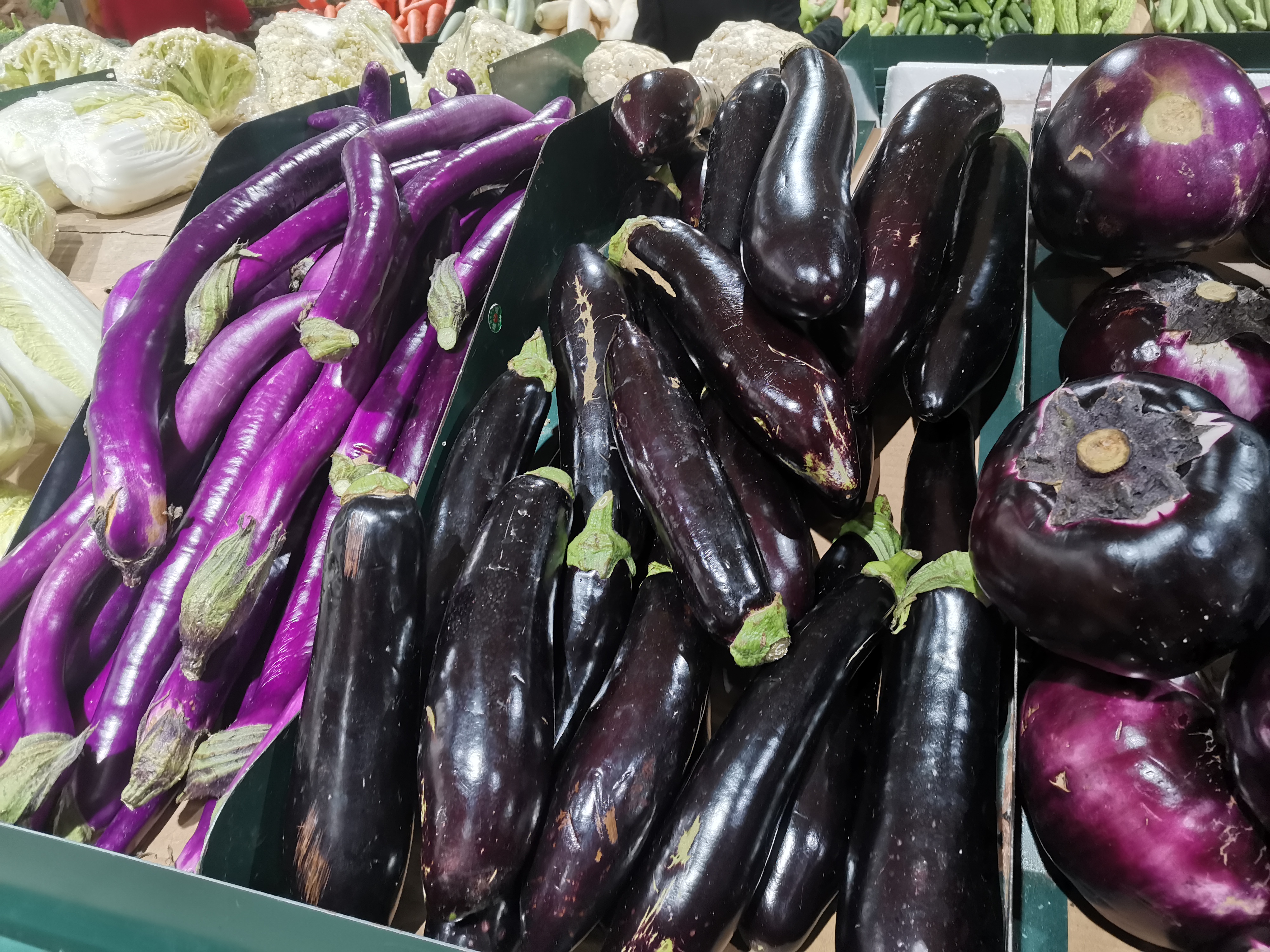 茄子有几种怎么区分,买茄子颜色深好还是浅好