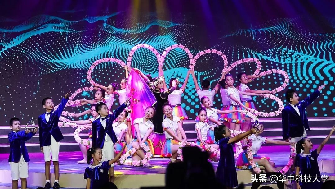 燃爆了！华中科技大学用“宇宙最强音”为祖国打CALL