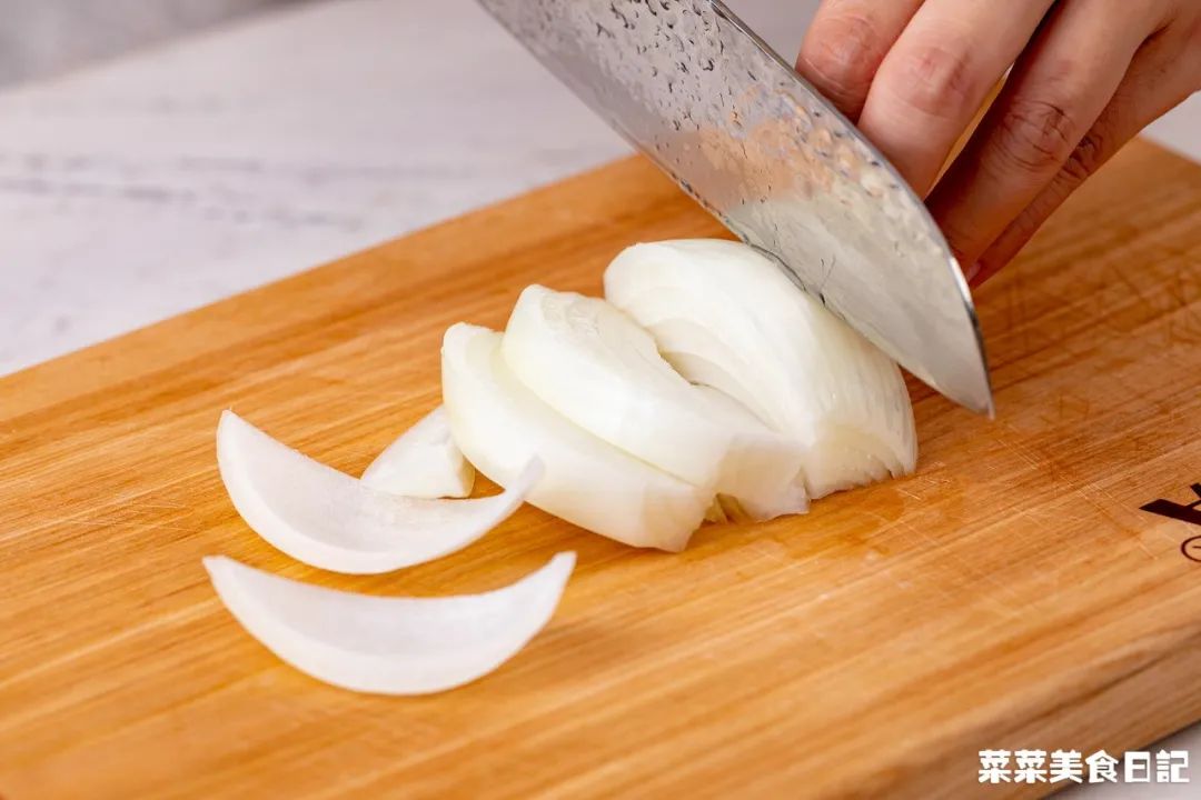 上班族午饭微波炉加热,微波炉解决一日三餐