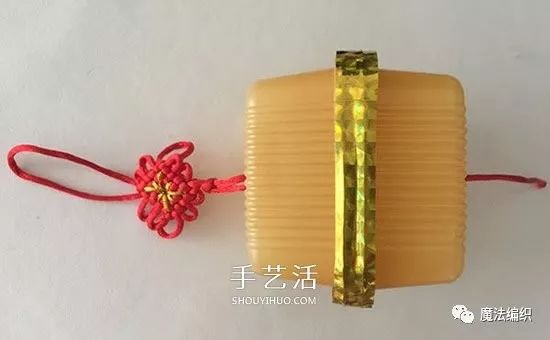 用月饼盒做最简单的手工灯笼,月饼盒子废物利用手工制作灯笼