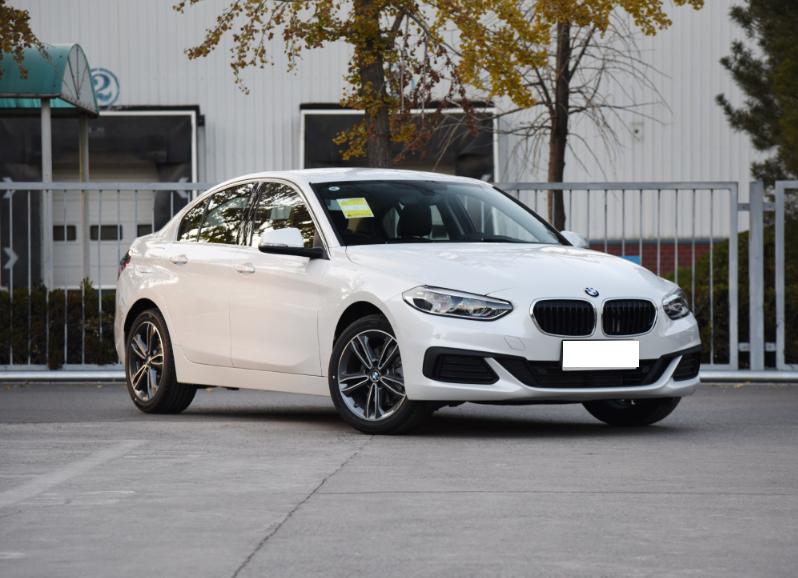 2023款奔驰a180l和宝马120i,奔驰a级180和200哪个更值得买