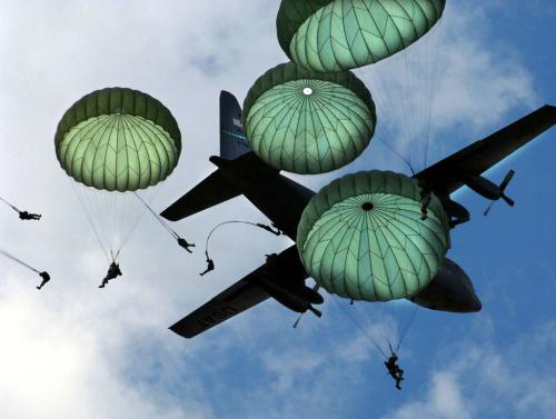 二战最强伞兵部队，为何被盟军称之为“绿*魔色**鬼”？