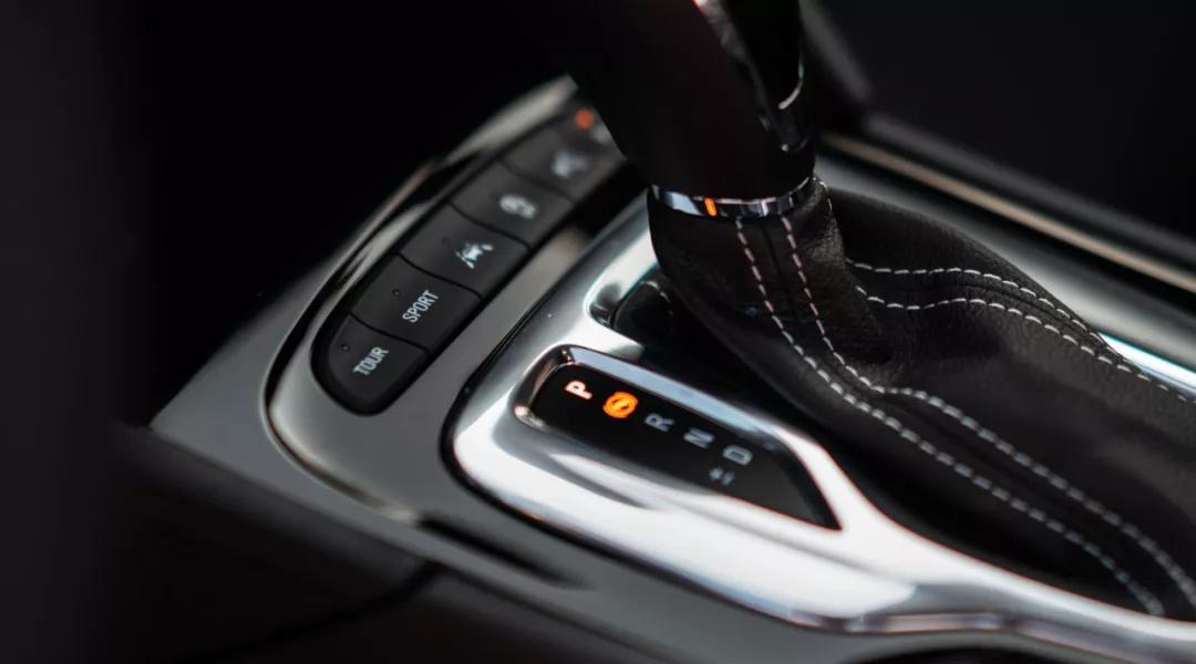 君威gs和君威gs哪个更好,买21款君威gs的十大忠告