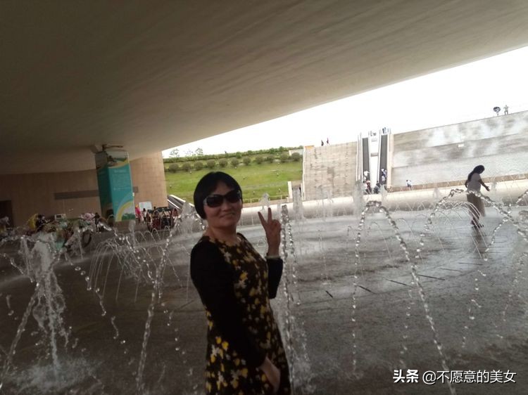 可爱的少妇自拍越来越丰满越来越成熟了