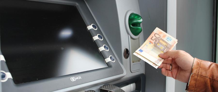 银行卡被ATM机吞了怎么办,atm银行卡吞卡多长时间可以取