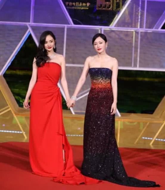 杨幂赵丽颖冻到飙泪,赵丽颖走红毯冻人