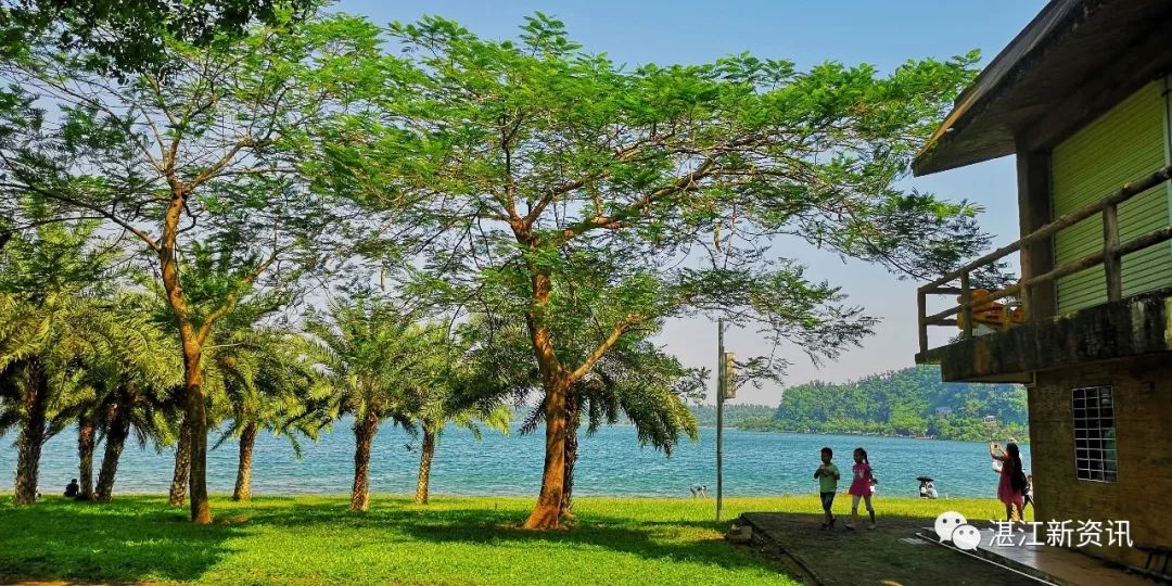 蓝天白云湖面碧波荡漾天然氧吧,湖光岩大自然天然氧吧