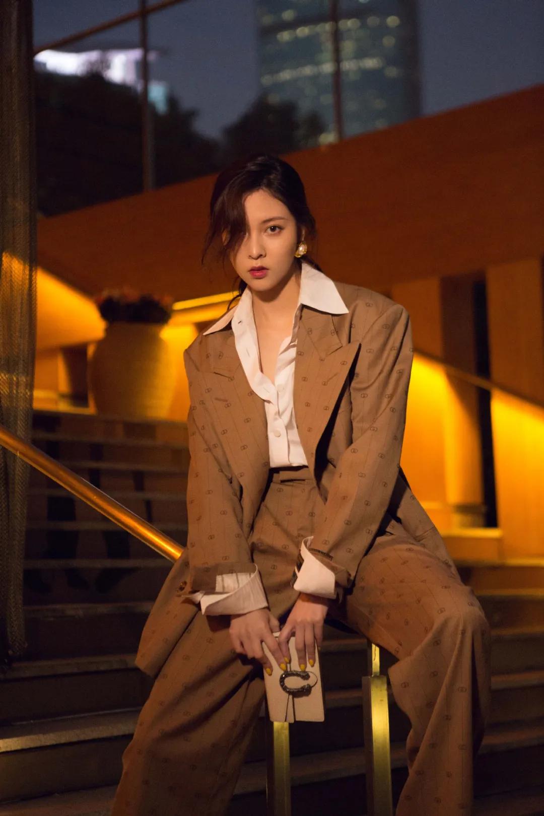 周雨彤的穿搭白衬衫,周雨彤刘雯钟楚曦