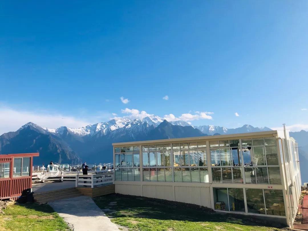 一个被上帝偏爱的地方,一个被上帝遗弃的城市