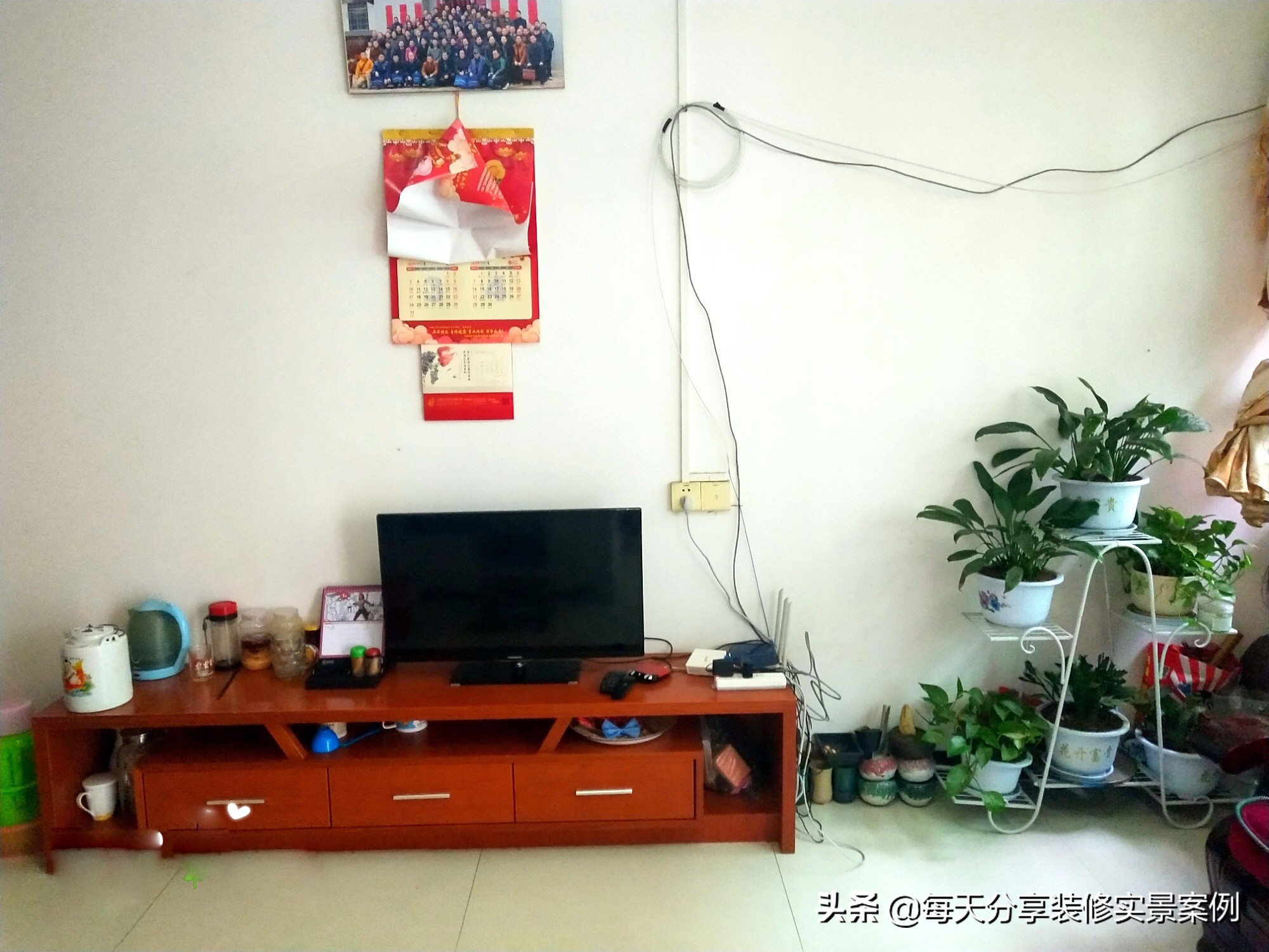 她家房子入住十三年，室内还保持很干净，窗户外晾衣服，谁见过？