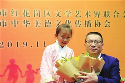 公安局长李群,民警李群