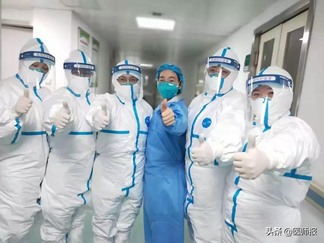 “兄弟姐妹们还在战斗!”医生蹲家门口吃了5个汤圆就走了,还有孩子对妈妈说,“我在家不出门,很听话!”