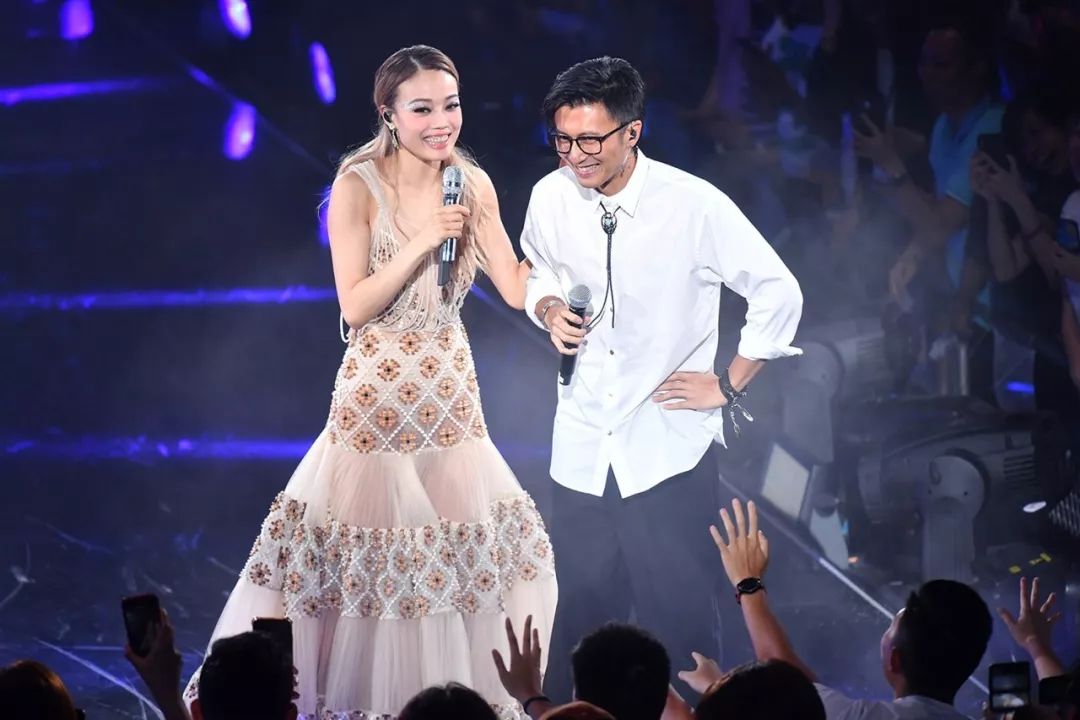 容祖儿张学友刘德华,容祖儿演唱会刘德华出场