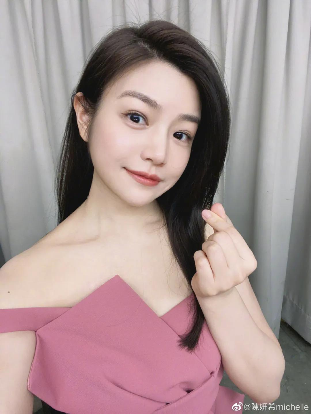 明星同款发型女赵露思披半头发,中长发细软赵露思发型